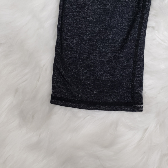 ❤SOLD❤ Athleta Odyssey Chaturanga Tight Capris - Picture 3 of 8